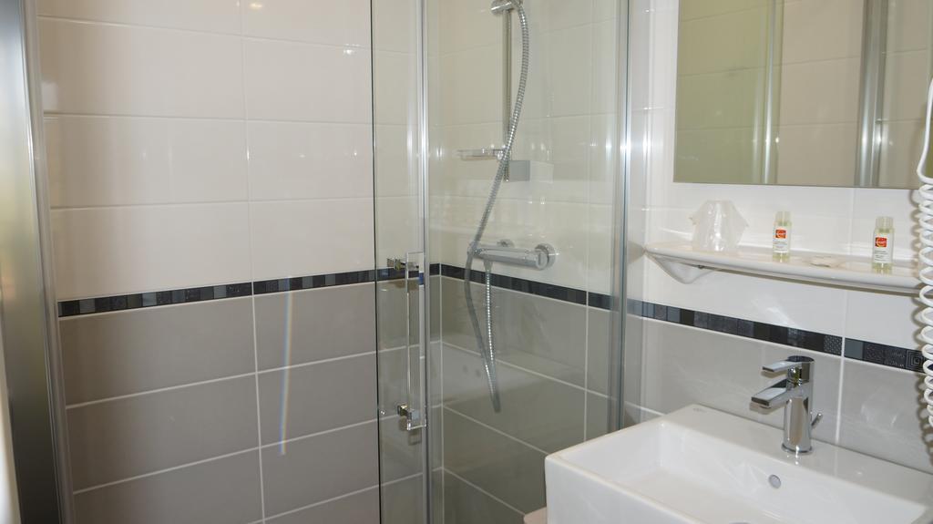 אוש Hotel Robinson מראה חיצוני תמונה
